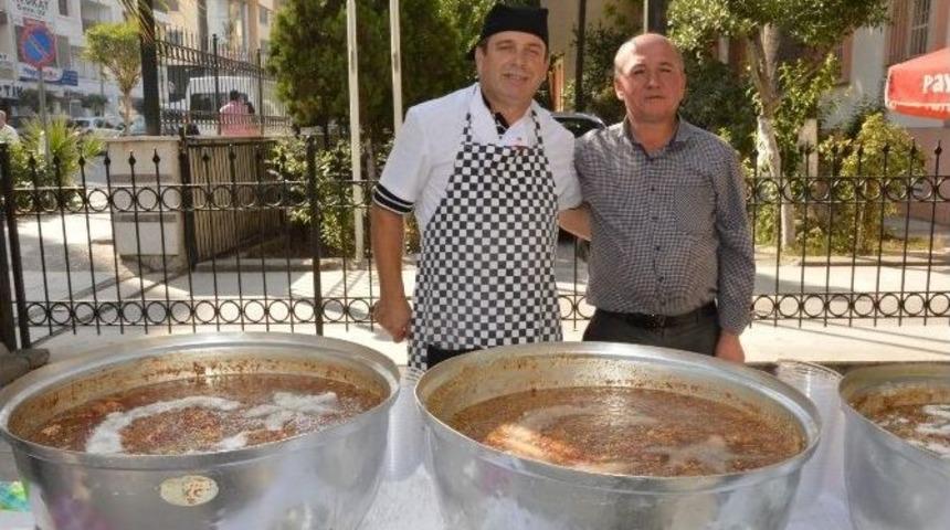 Manisalı Emlak&ccedil;ılardan Aşure Hayrı