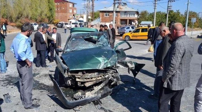 Ahlat&rsquo;ta Trafik Kazası: 6 Yaralı