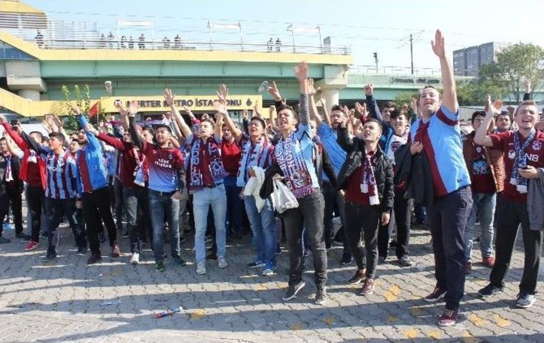 Trabzonsporlu Taraftarlar Merter&rsquo;de Toplandı