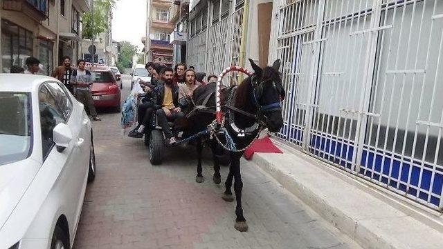 At Arabasında İstanbul&rsquo;a Sanat Yolculuğu 1