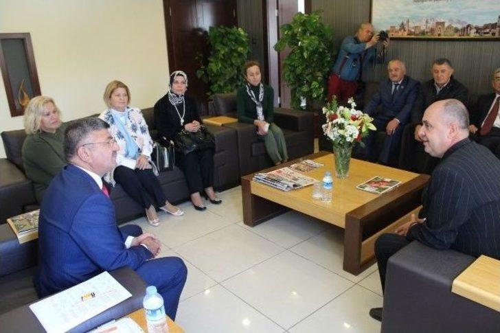 Bursalı Dernek Federasyonundan Başkan Akdoğan’a Ziyaret