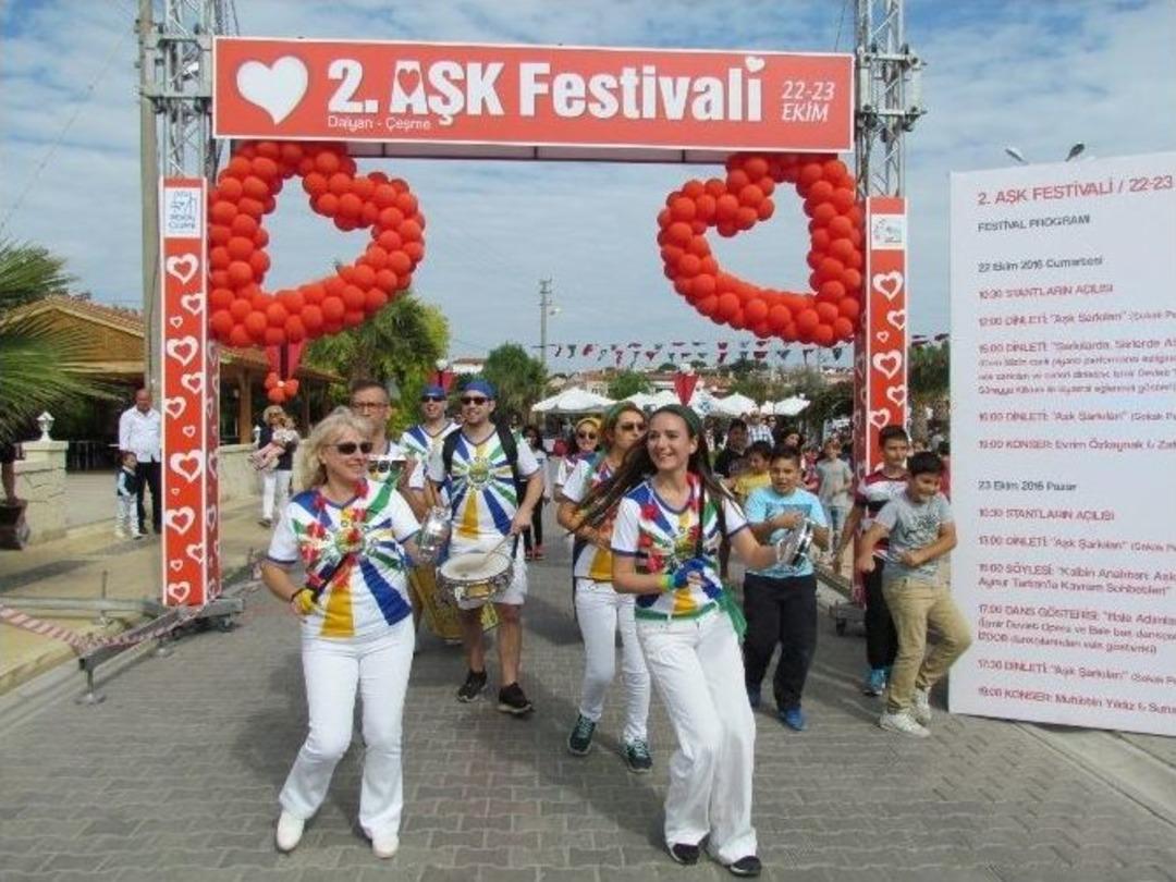 2. Dalyan Aşk Festivalinde Barışa Ve Sevgiye &Ccedil;ağrı