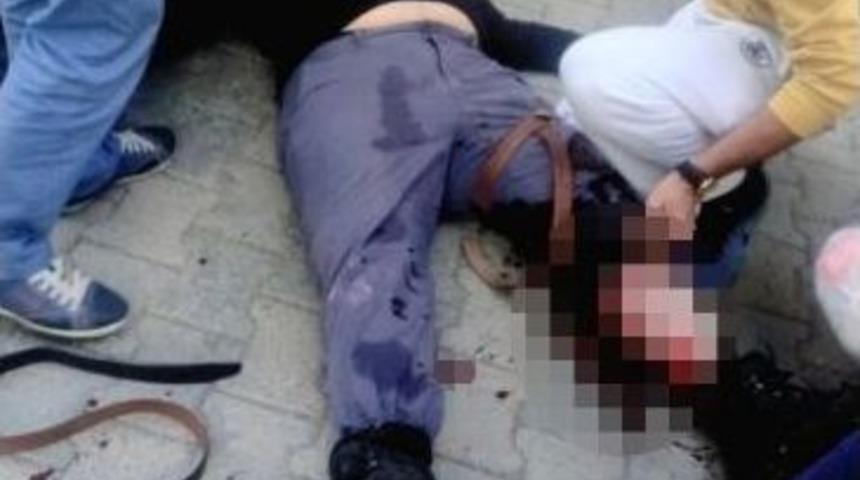 Broş&uuml;r Kavgasında Kan Aktı: Baba Ve Oğlu Yaralandı