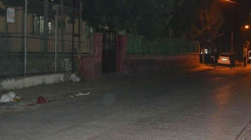 Emniyet M&uuml;d&uuml;rl&uuml;ğ&uuml;n&uuml;n Arka Sokağında Ş&uuml;pheli Paket Paniği