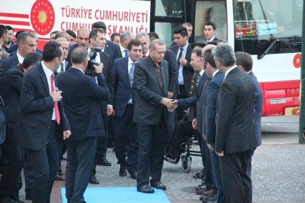 Cumhurbaşkanı Erdoğan&rsquo;ın Valilik Ziyareti Sırasında Hareketli Anlar