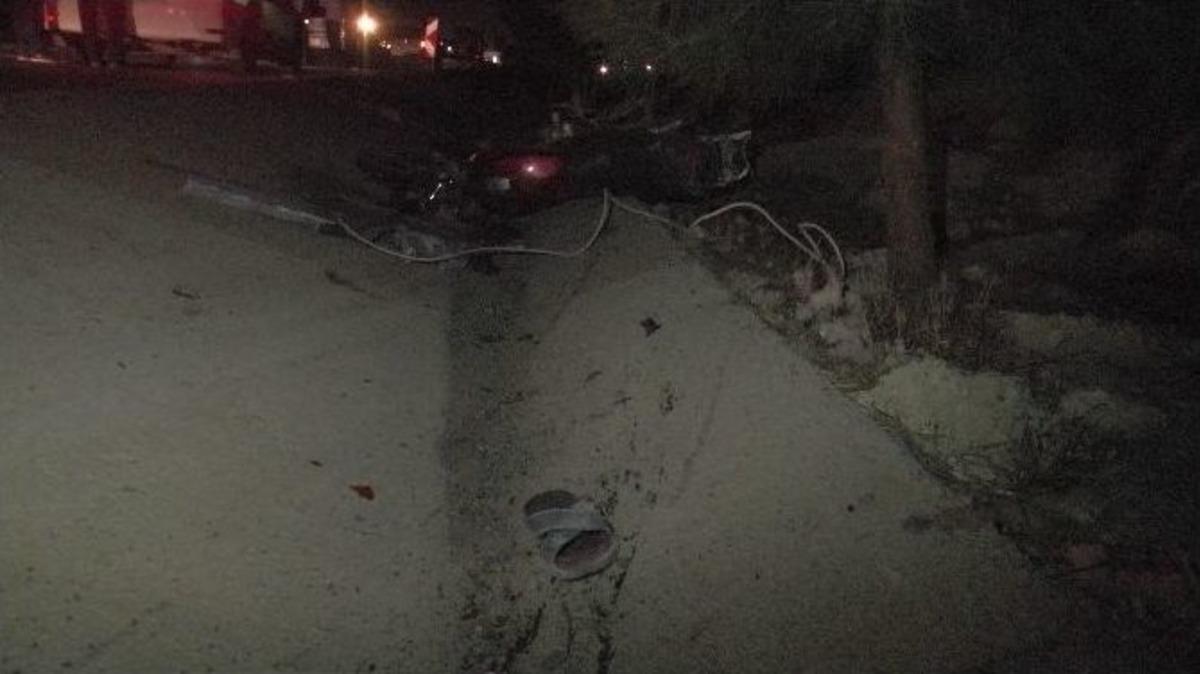 Minib&uuml;s&uuml;n &Ccedil;arptığı Motosikletin &Uuml;zerindeki 3 İş&ccedil;i Yaralandı