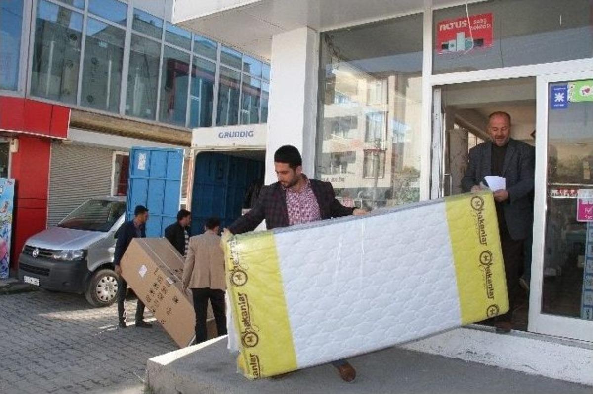 Şırnak&rsquo;tan Muradiye&rsquo;ye Gelen Aileye Destek