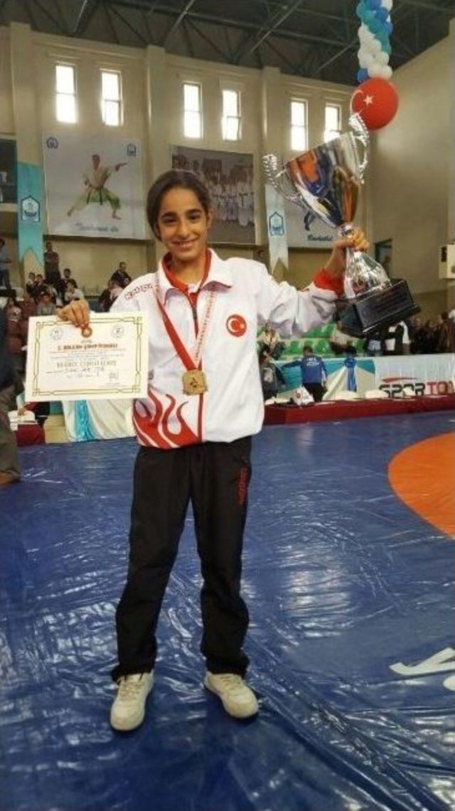 (&ouml;zel Haber) Sporla Davranış Bozukluğunu Yendi, T&uuml;rkiye Ve Balkan Şampiyonu Oldu 2