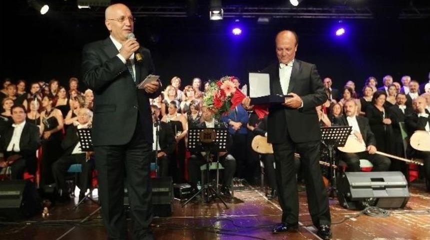 Serb&uuml;lent Yasun, Yenimahalle&rsquo;de 50&rsquo;inci Sanat Yılını Kutladı