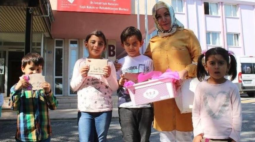 Minik Y&uuml;rekler, Huzurevinde Kalan Yaşlıları Unutmadı