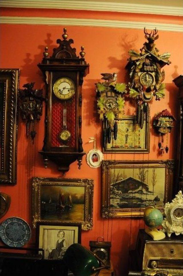 Hobi Olarak Başladı, Evinin Salonunu M&uuml;zeye &Ccedil;evirdi 2