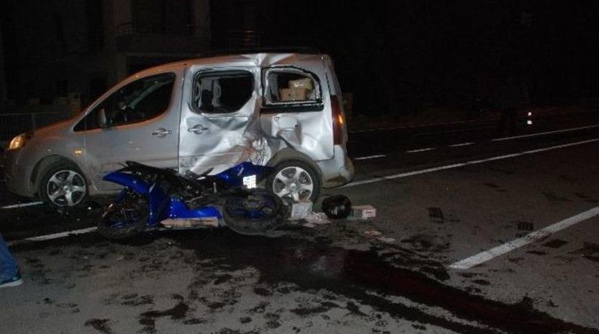 &Ccedil;anakkale&rsquo;de Trafik Kazası: 2 Ağır Yaralı