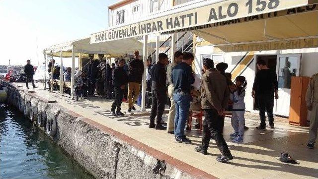 Denizin Ortasında Mahsur Kalan 57 Göçmen Kurtarıldı 1