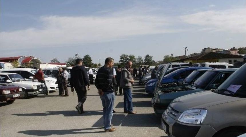 Trabzon&rsquo;da Oto Pazarı Bu Yılın En Hareketli G&uuml;n&uuml;n&uuml; Yaşıyor
