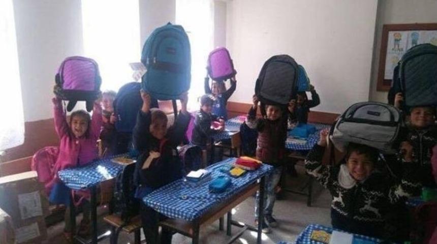 Ortahisar Belediyesi Van&rsquo;ın Er&ccedil;iş İl&ccedil;esindeki Bir Okula Kırtasiye Yardımı Yaptı