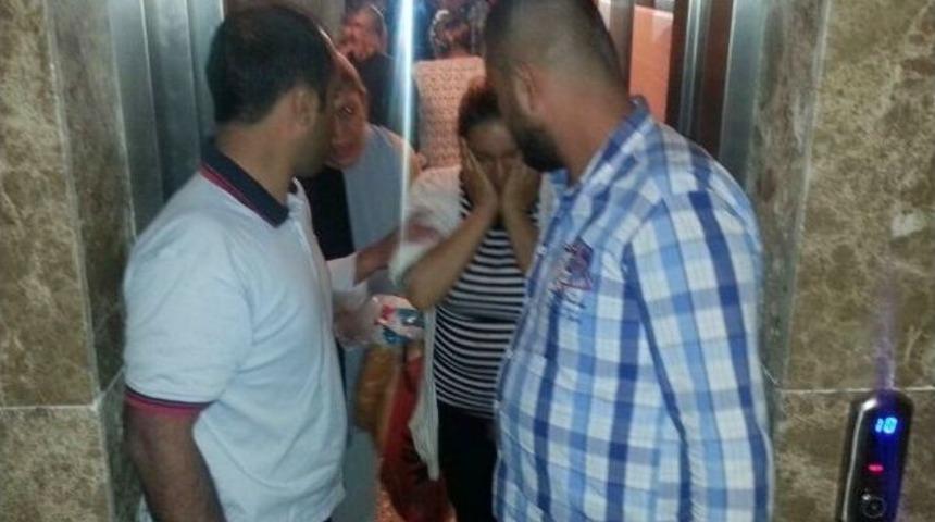 Asans&ouml;rde Mahsur Kalan 4 Kişiyi İtfaiye Kurtardı