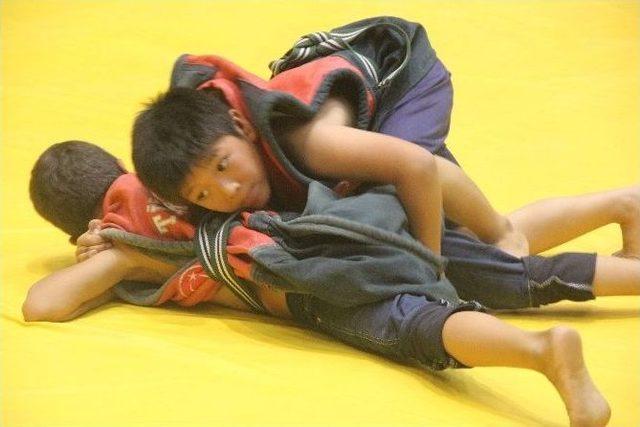 Kapışmalı Aba G&uuml;reşi T&uuml;rkiye Şampiyonası Hatay&rsquo;da Başladı 2