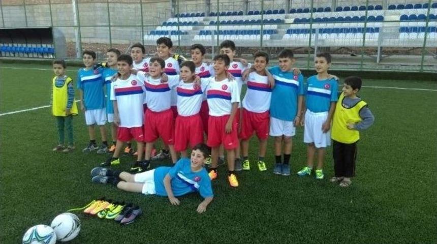 Hayırsever Vatandaşlardan Mahalle &Ccedil;ocuklarına Spor Malzemesi