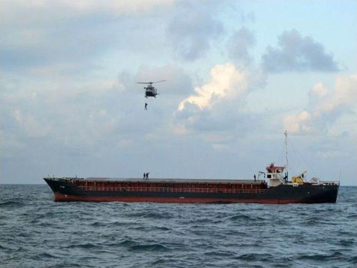 Yardım İsteyen 8 Personel, Gemiden Böyle Kurtarıldı G2