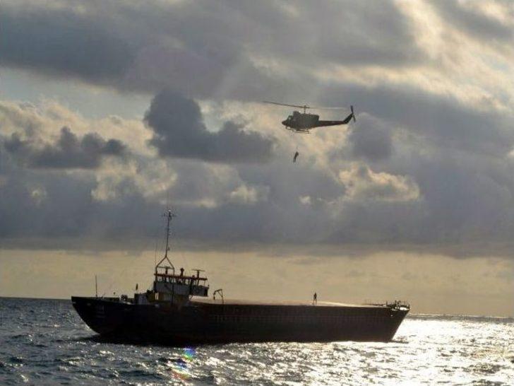 Yardım İsteyen 8 Personel, Gemiden Böyle Kurtarıldı G5