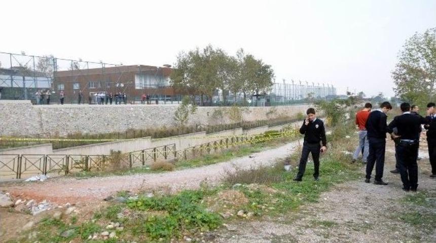 Dere Kenarında &Ouml;l&uuml; Bulundu