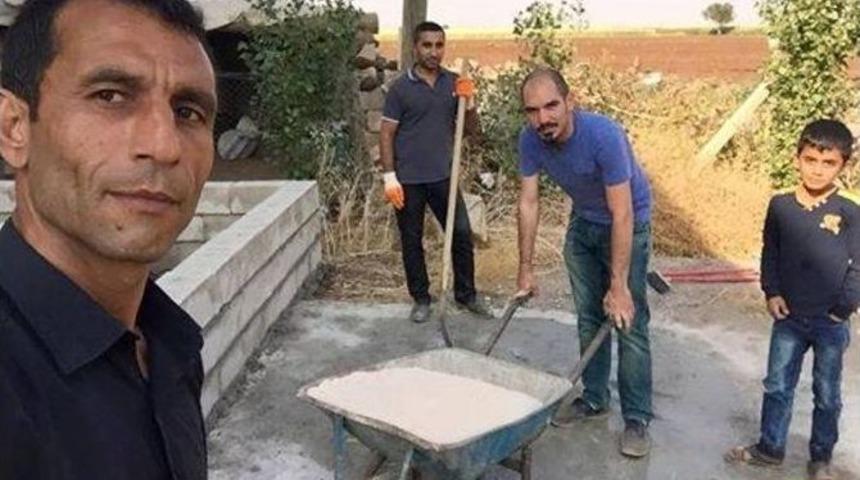 Mahalleli Kendi İmkanlarıyla Okula Odunluk Yapıyor