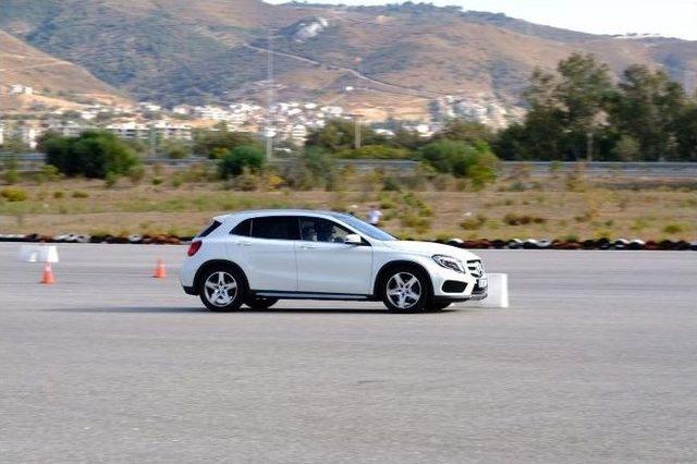 Mercedes Sahipleri Güvenli Sürüşü Öğrendi