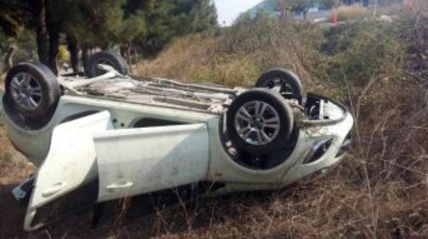 Osmaneli&rsquo;de Otomobil Takla Attı: 3 Yaralı
