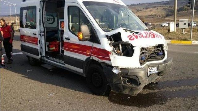Hasta Taşıyan Ambulans Kaza Yaptı: 1 Ölü, 4 Yaralı 1