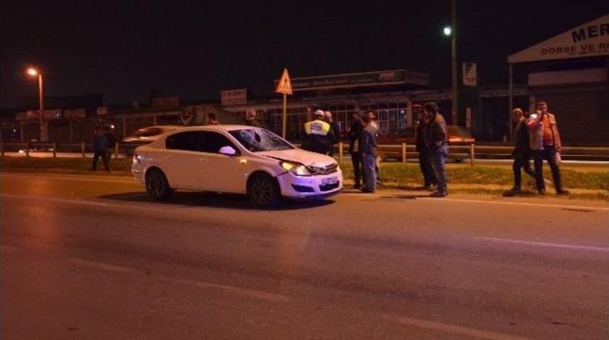Yoldan Karşıya Ge&ccedil;meye &Ccedil;alışan Yayaya Otomobil &Ccedil;arptı: 1&rsquo;i Ağır 2 Yaralı