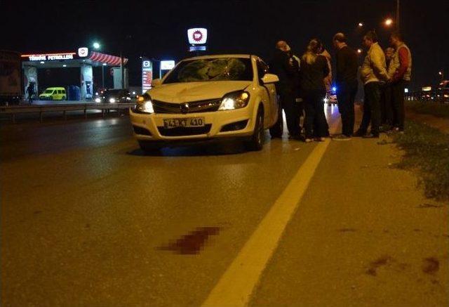 Yoldan Karşıya Geçmeye Çalışan Yayaya Otomobil Çarptı: 1’i Ağır 2 Yaralı