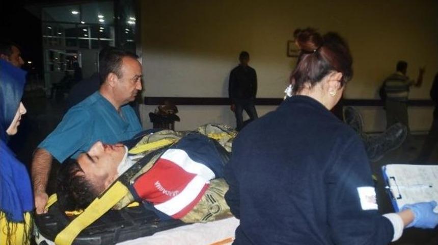 Yol Kontrol&uuml; Yapan Askerlere Tır &Ccedil;arptı: 1 Asker Şehit Oldu, 1 Asker Yaralandı