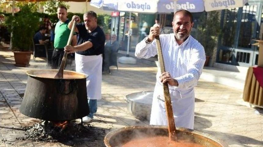 Kervan Pastaneleri&rsquo;nden Aşure Etkinliği