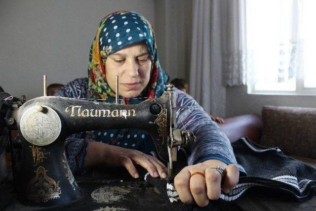 (özel Haber) Yeni Hayatlarında "dikiş Tutturmaya" Çalışıyorlar 1