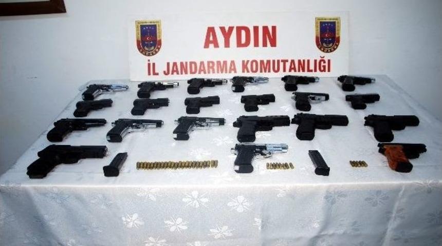 S&ouml;ke&rsquo;de &Ccedil;ok Sayıda Silah Ele Ge&ccedil;irildi