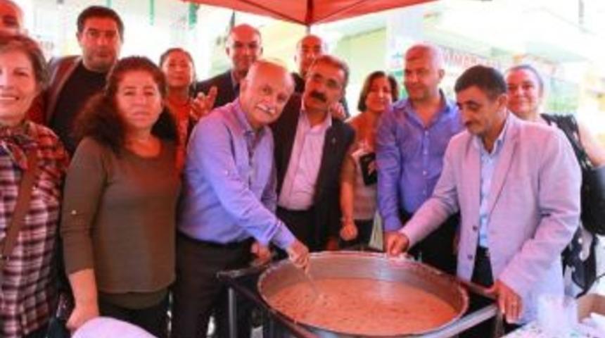 Bayraklı&rsquo;da 10 Bin Kişiye Aşure