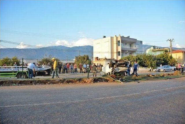 Anne Ve 3 Çocuk Hurdaya Dönen Araçtan Sağ Çıktı 1