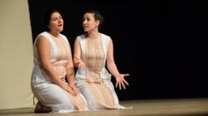 Tiyatro Poetika Lysistrata&rsquo;yı Sahneledi