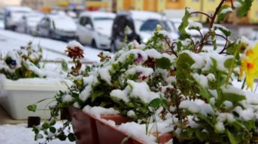 Doğu&rsquo;da Sıcaklık D&uuml;ş&uuml;yor, Salı Kar Geliyor