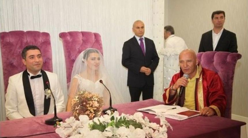 Başkan Altınok &Ouml;z, Sosyal Yardım İşleri M&uuml;d&uuml;r&uuml; Ali Kemal &Ouml;zdemir&rsquo;in Nikahını Kıydı
