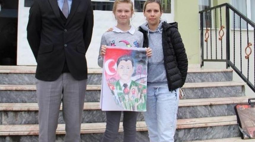 Minik Sahra 15 Temmuz&rsquo;un Resmini &Ccedil;izdi