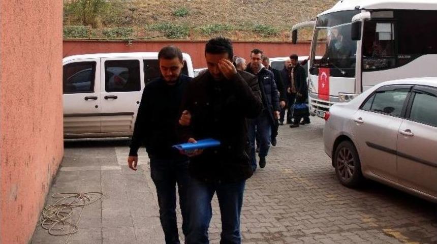 Karab&uuml;k&rsquo;te 8 Kamu G&ouml;revlisi Fet&ouml;&rsquo;den Adliyeye Sevk Edildi