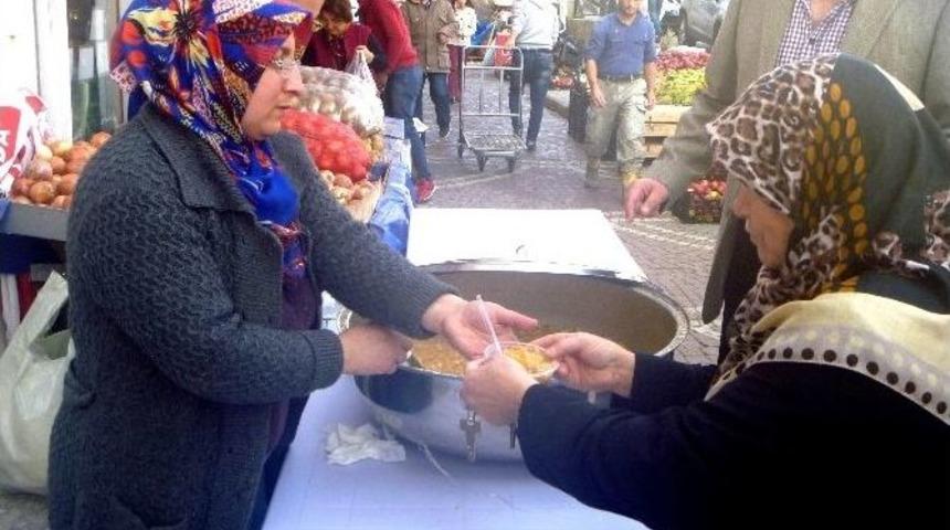 K&ouml;yl&uuml; Pazarında Aşure İkramı