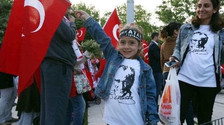 Yenimahalle Belediyesi 29 Ekimi Işın Karaca İle Kutlayacak