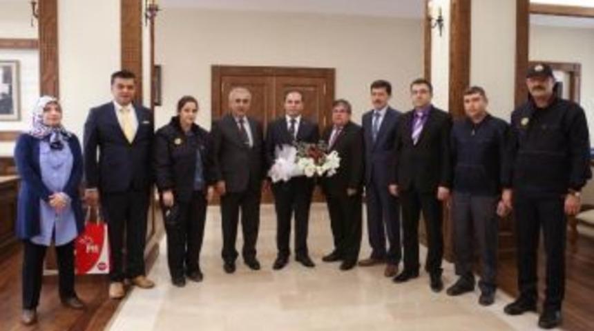 Ptt &Ccedil;alışanlarından Vali Işık&rsquo;a 176. Yıl Ziyareti