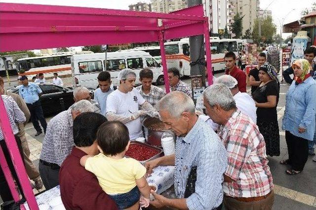 Seyhan Belediyesi, 60 Bin Kişiye Aşure Dağıttı