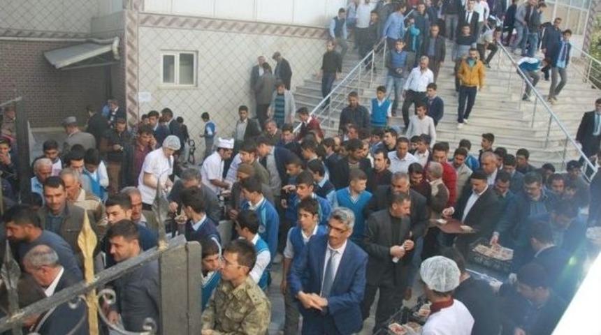 Kaymakamlık Aşure Dağıttı