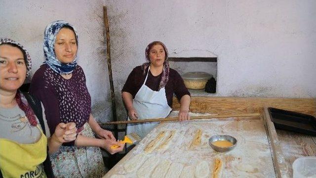 Mahalle Fırınları Yine Bazlama, Katmer Ve Köy Ekmeği Pişirecek