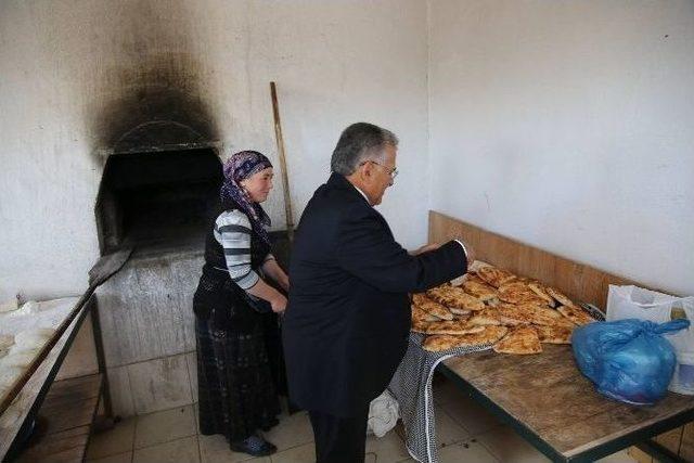 Mahalle Fırınları Yine Bazlama, Katmer Ve Köy Ekmeği Pişirecek