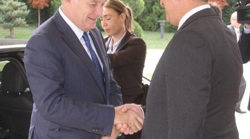 Bakan &Ccedil;avuşoğlu, Fransız Mevkidaşı İle Bir Araya Geldi